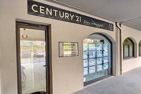 Accueil personnalisé au sein de l'agence Century 21 Dary Immobilier, Route de Calvi à L'Île-Rousse. Nos conseillers experts vous guident pour votre estimation immobilière et vos projets de gestion locative