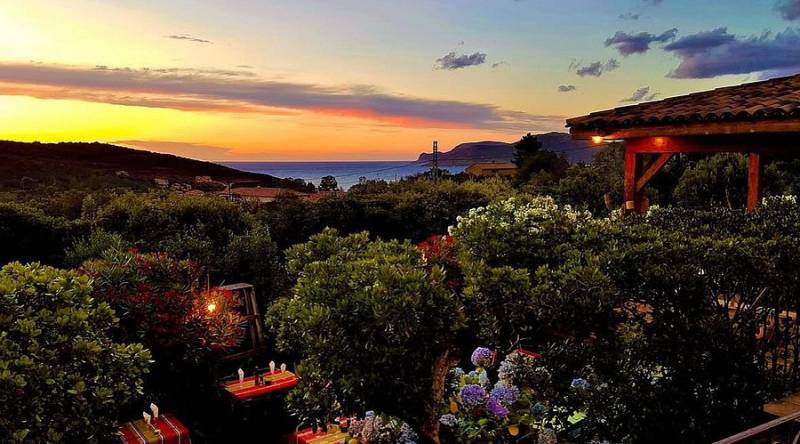 Ambiance conviviale et authentique lors d'une soirée chants corses au restaurant L'Incantu, institution gourmande de Haute-Corse